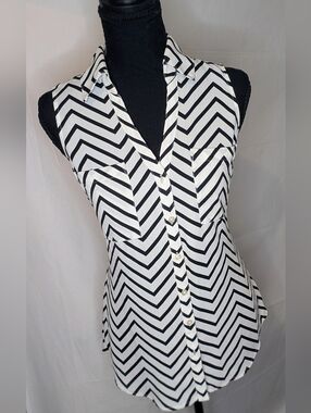 Express Black White Chevron Sleeveless Blouse Button Front Pocket Top XS